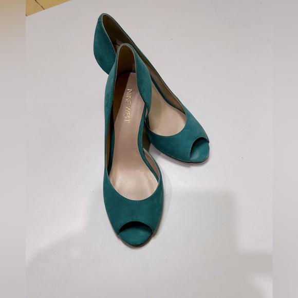 Nine West suede peep toe shoes. Teal blue. Size 6M. - Picture 2 of 11